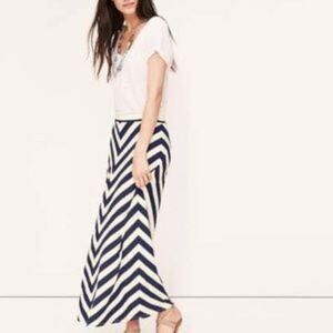 LOFT Pull-On White & Navy Maxi Skirt XS
